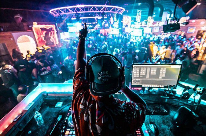 Ultimate South Beach Bar Crawl in Miami - Stop experience: what the Miami Beach kick-off is like